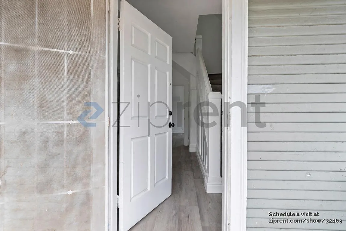 3 bed, 1208 sqft, $3,605 — Photo 3