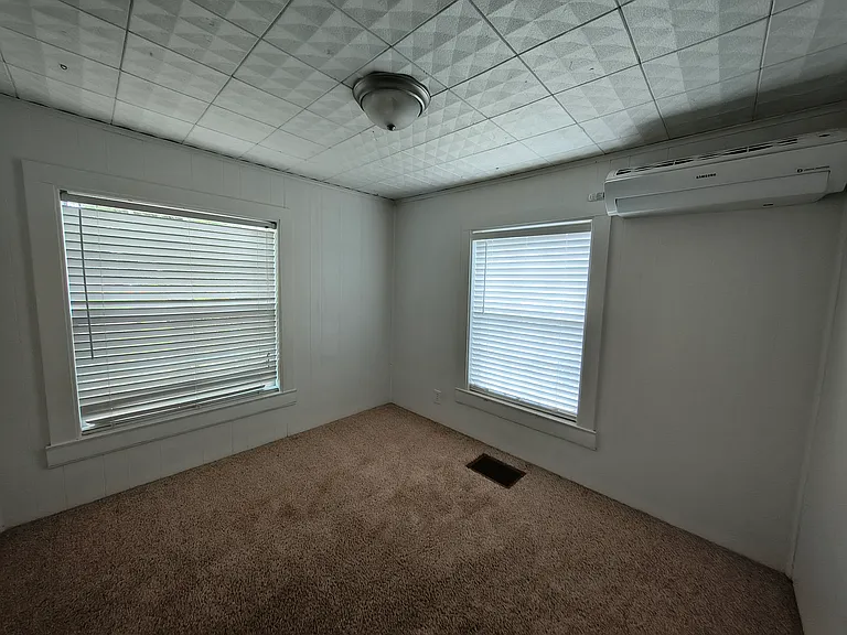 4th bedroom (8ft x9 ft) with office area (8.5ft x 6.5ft)