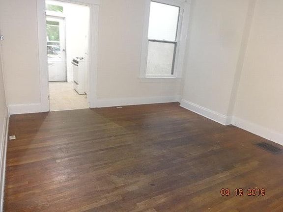 5th image of 42 W Norwich Ave
