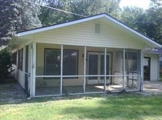 11310 Lakeshore Dr, Three Rivers, MI 49093