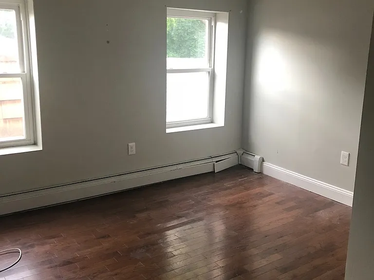 498 Washington Ave — Photo 4