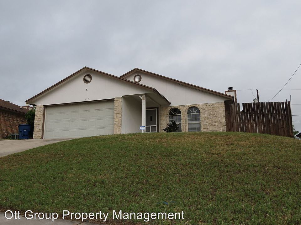 1st image of 219 Spur Dr