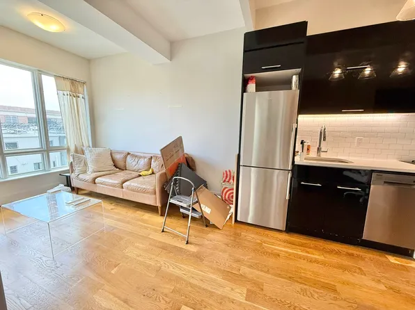 880 Dekalb Avenue image 2 of 16