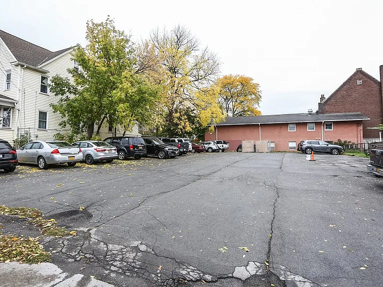 400 Main St #B9 — Photo 12