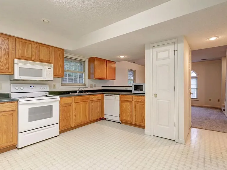 894 E Sherwood Hills Dr #1 — Photo 5