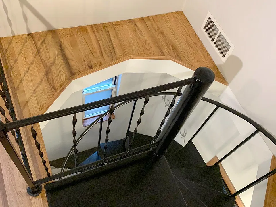 Spiral Stairs (to common 2nd for landing)
