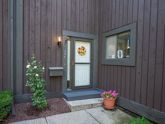 257 Ballantrae Court-101