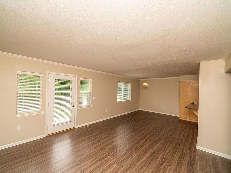 Lynbrook Apartments and Townhomes — Photo 87