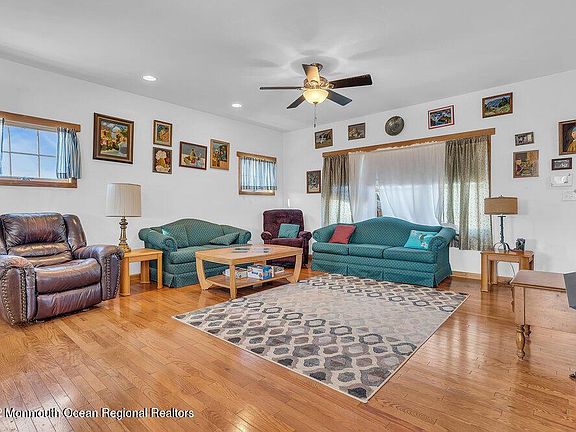 5th image of 2 Kingfisher Ln