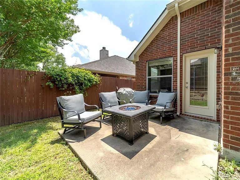8574 Robertson Dr — Photo 13