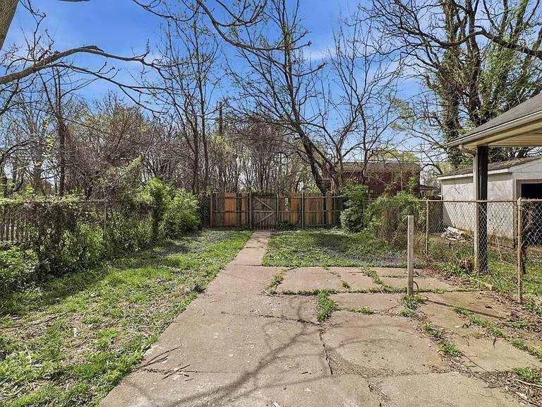 2324 Magazine St — Photo 35