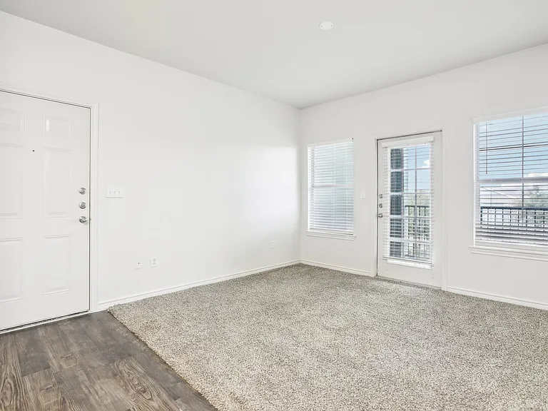 Stone Creek Apartments — Photo 14