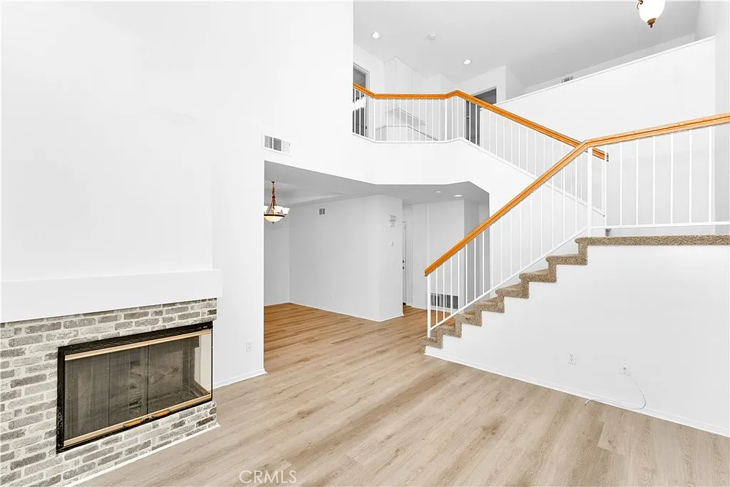 2 bed, 2.5 bath, 1300 sqft, $2,900 — Photo 3