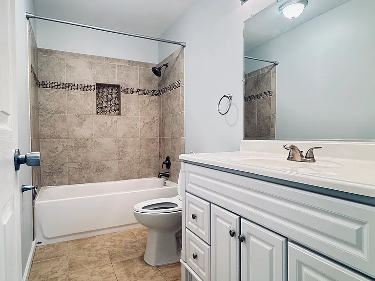4037 Summer Hollow Ct — Photo 13