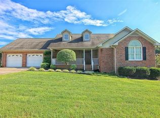 1009 Brookhaven Ln, Yadkinville, NC 27055