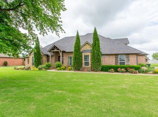 16 Chisholm Ln, Enid, OK 73703