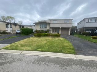 9910 N Wendy Way, Niles, IL 60714