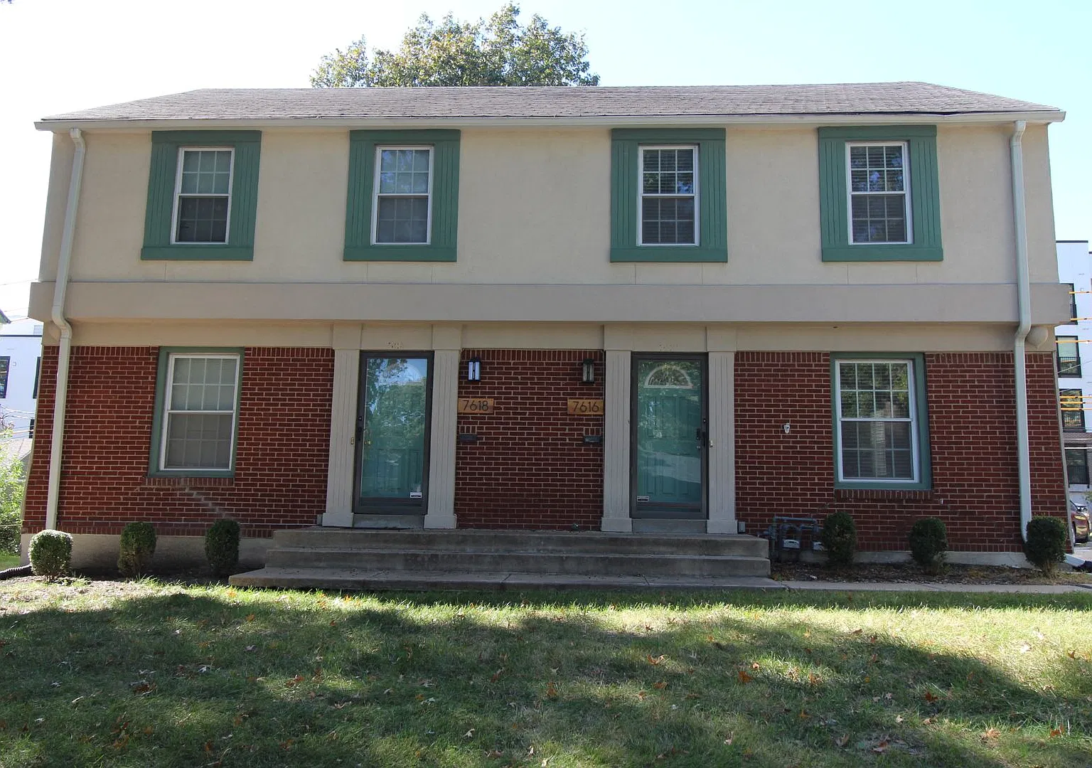 October FREE On This 2 Bedroom 1 Bath Duplex In The Waldo Area — Photo 1