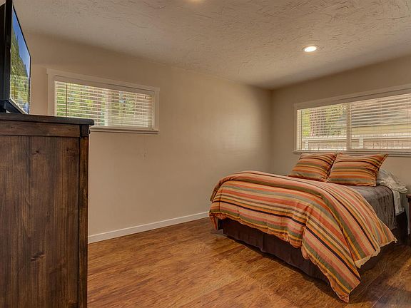 5th image of 8636 Rainbow Ave