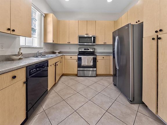 5th image of 12415 SW 42nd St