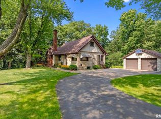 5 Timber Ridge Dr, Coal Valley, IL 61240