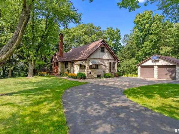 5 Timber Ridge Dr, Coal Valley, IL 61240