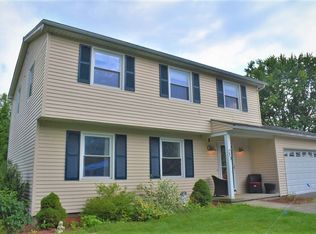 35 Putting Green Ln, Penfield, NY 14526