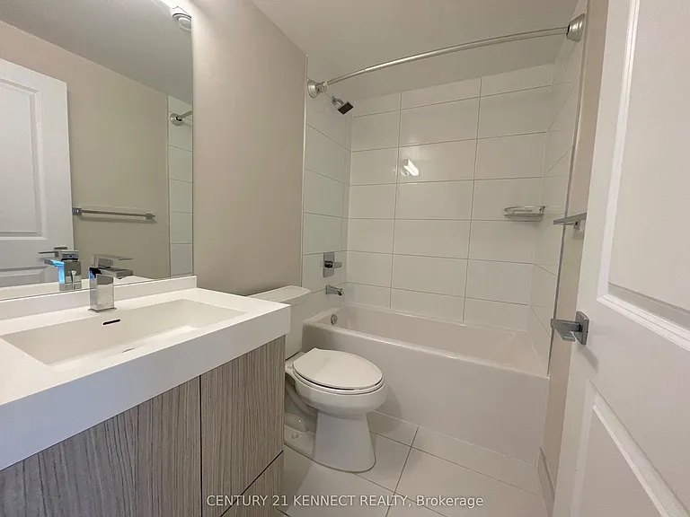 251 Jarvis St #Penthouse 14 — Photo 12