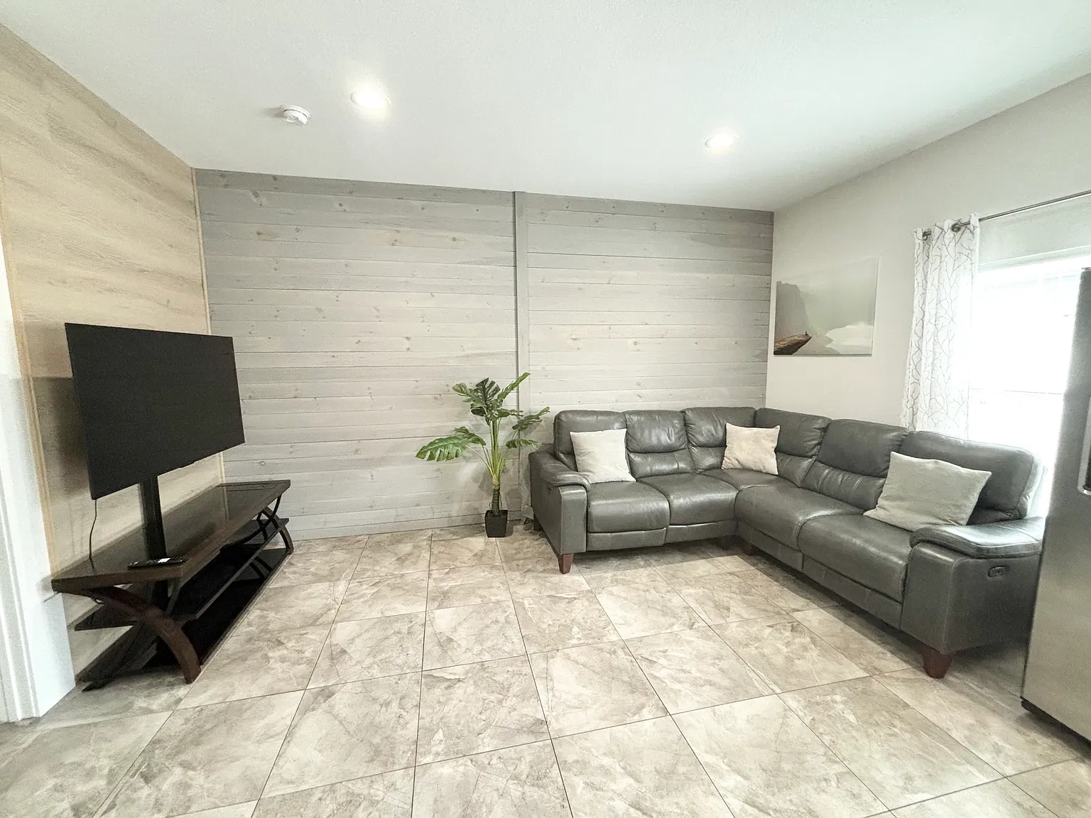 5743 Palmer Blvd — Photo 2