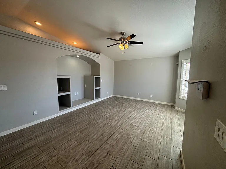 9088 W Rafael Dr — Photo 2