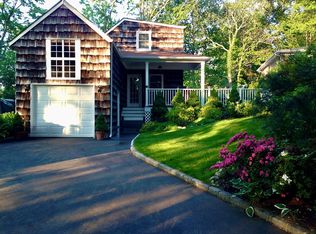 30 Locust Pl, Huntington Station, NY 11746