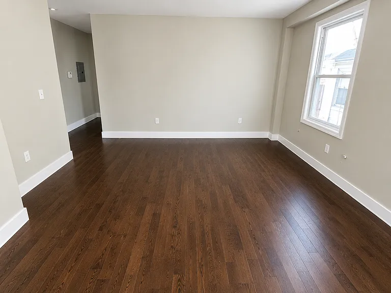 61 Leslie St #2 — Photo 8