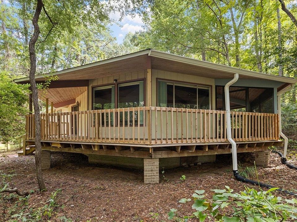 1st image of 3033 Cloudland Dr