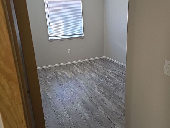 4th image of 2712 N Howard St #406