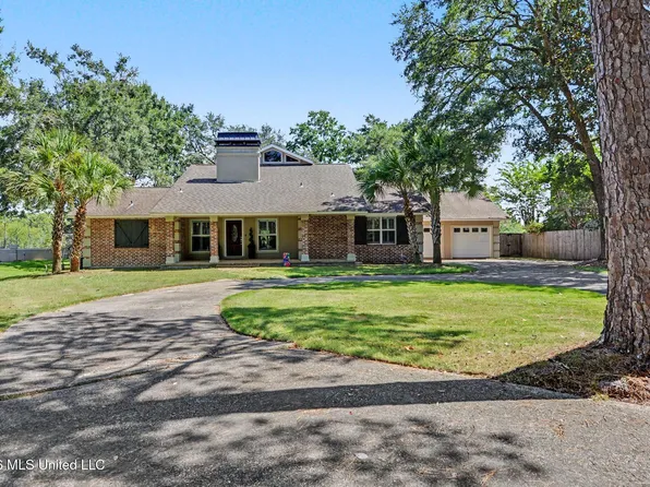 8324 Maunalani Pl, Diamondhead, MS 39525
