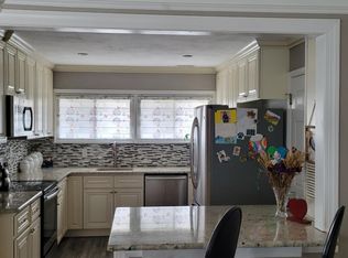 37 Hunt Rd, Levittown, PA 19056