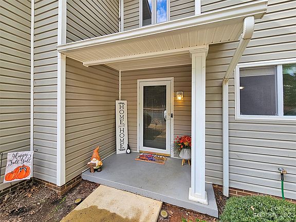 3rd image of 2675 White Oak Ct