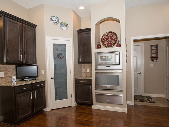 5th image of 3652 Farnsworth Dr