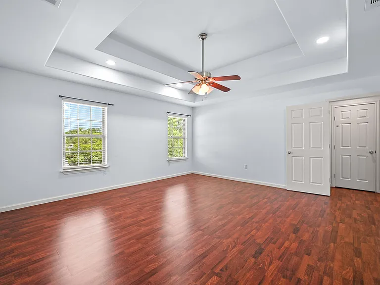330 Howard Ln — Photo 18