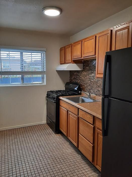 1st image of 560 60th St