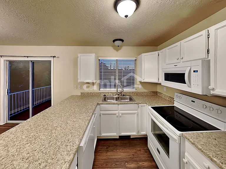 536 S 925 E — Photo 3
