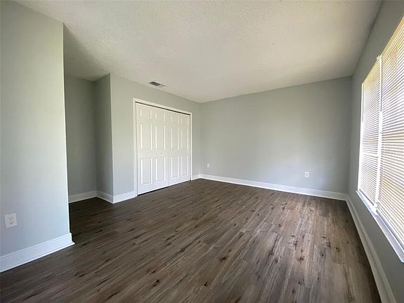 5th image of 307 Dundee Dr