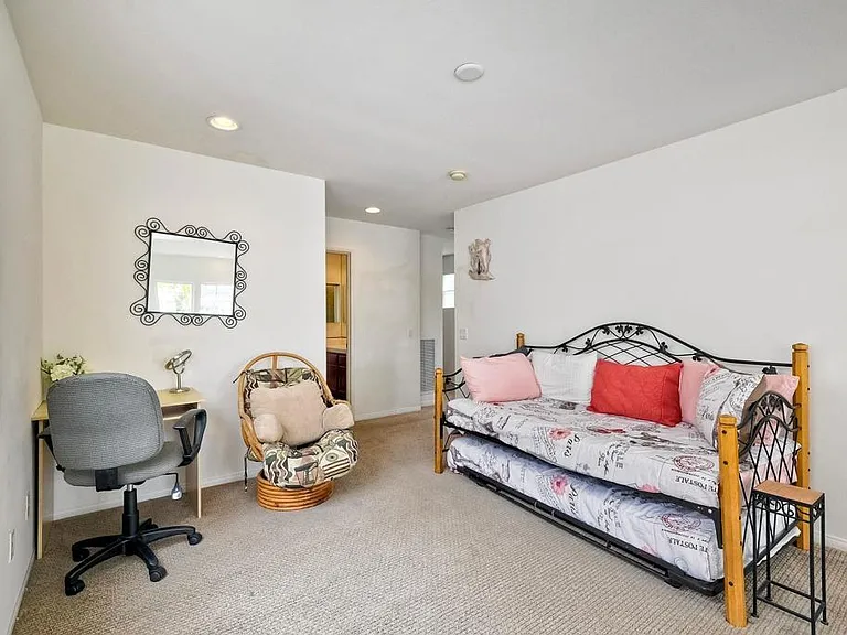 489 N Cleveland St — Photo 35