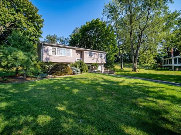 7 Kelvin Court, Nanuet, NY 10954