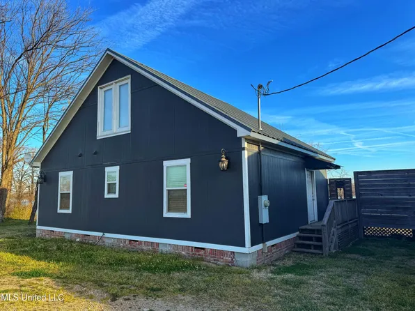 2268 Moon Lake Rd, Dundee, MS 38626