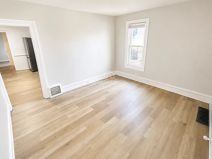 668 Sherman St — Photo 2