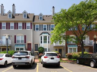 28 Dogwood St, Jersey City, NJ 07305