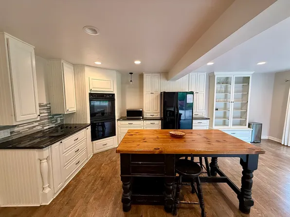 3360 Oklahoma Ct, Rochester, MI 48309