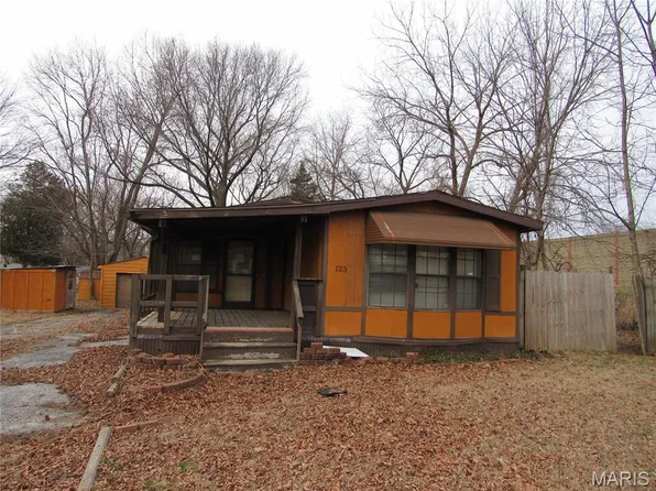123 Richmond Dr, Fairview Heights, IL 62208