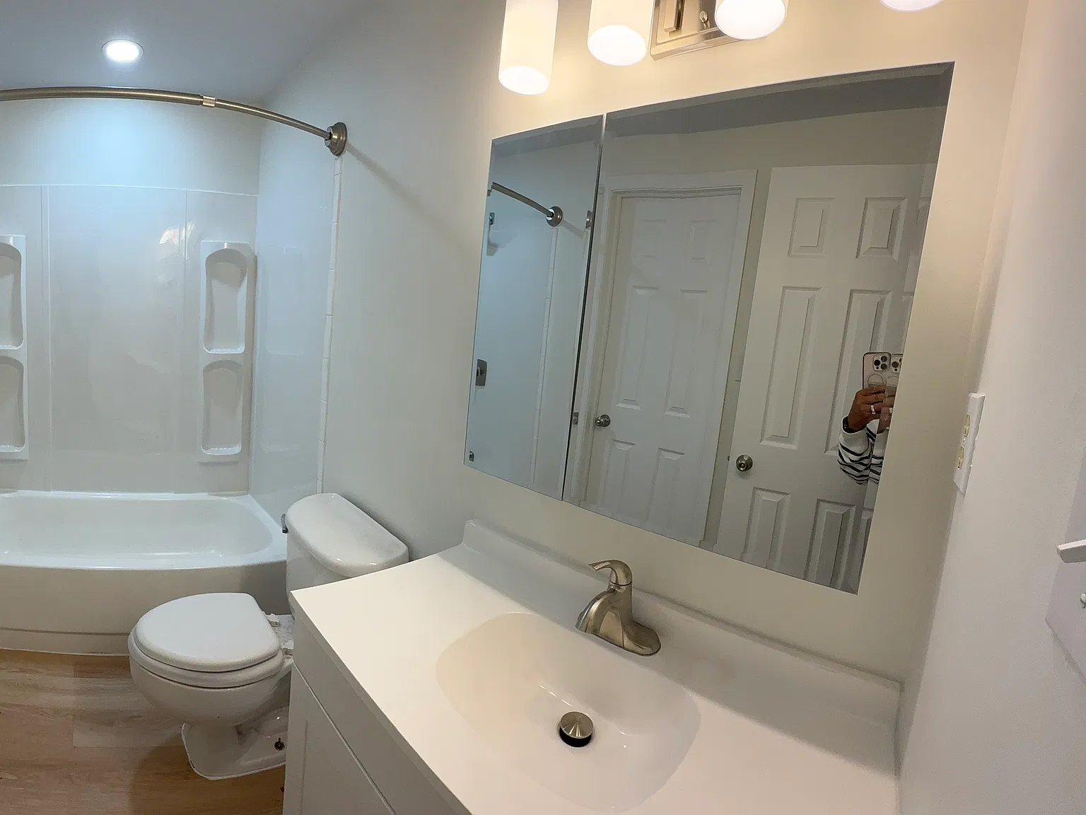 3 bed, 1232 sqft, $2,400 — Photo 1